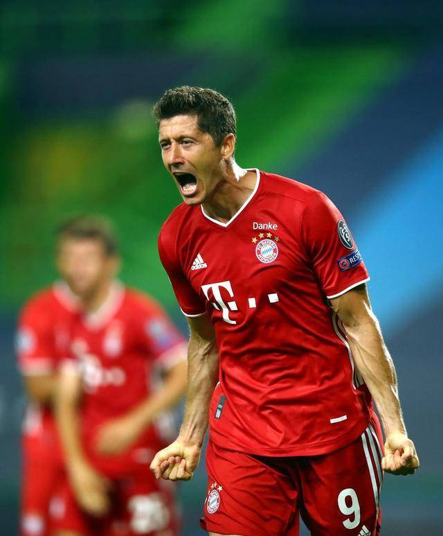 星空-莱万多夫斯基在SKT比赛中悬念迭起塞尔维亚队球迷沸腾，连对手都承认：上海久事窗口期队长鼓劲-星空